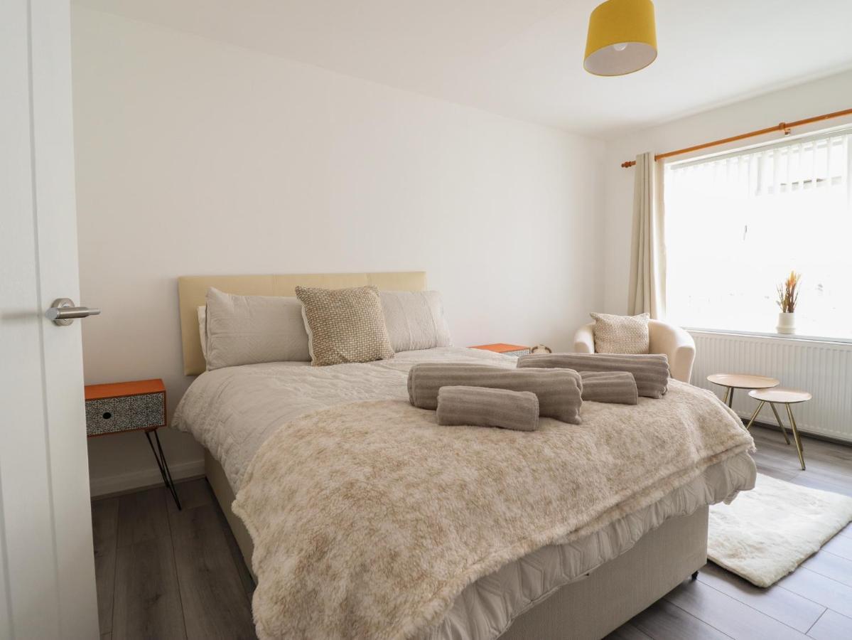 The Old Coach House Apartment Конуи Екстериор снимка