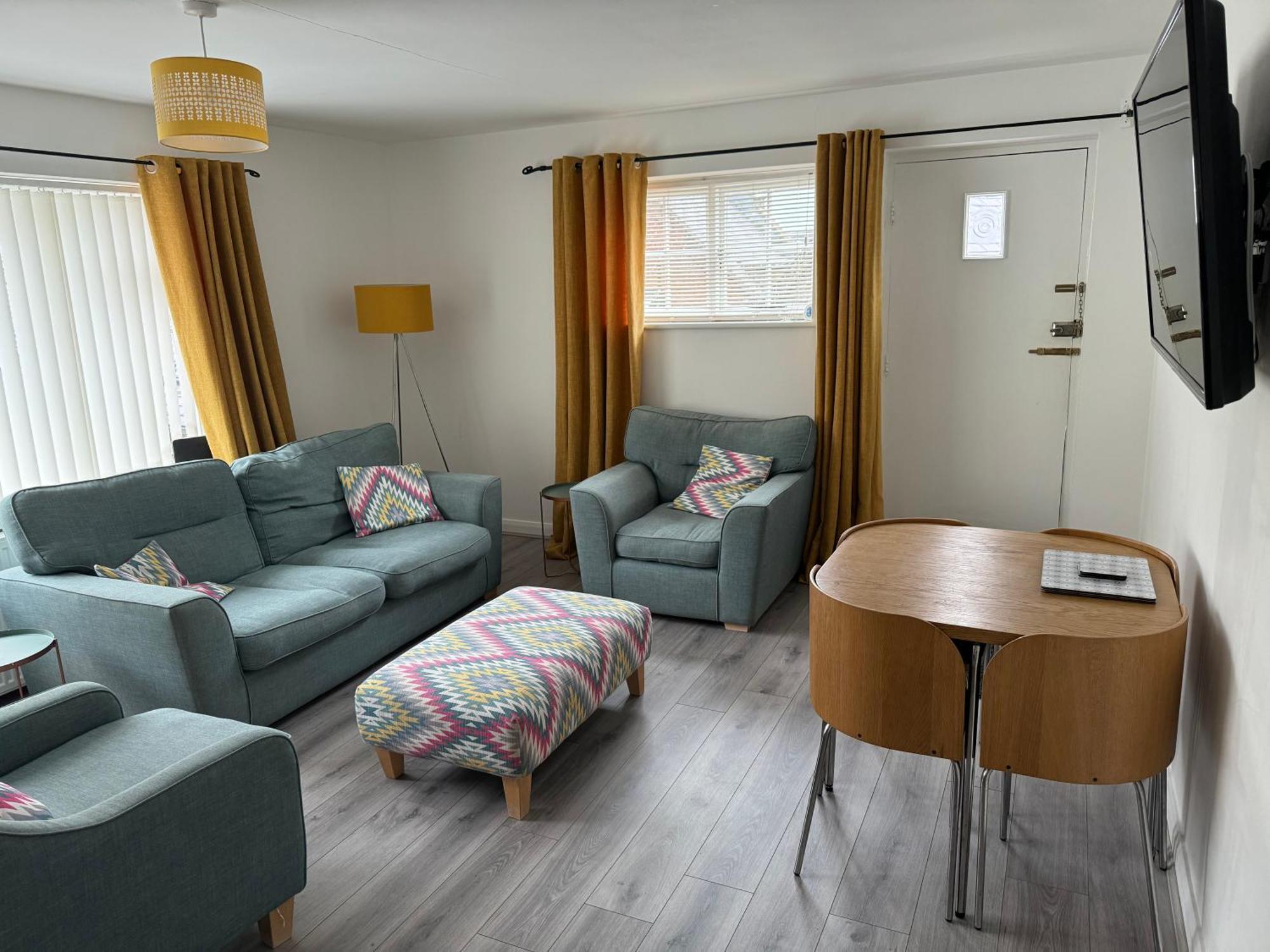 The Old Coach House Apartment Конуи Екстериор снимка